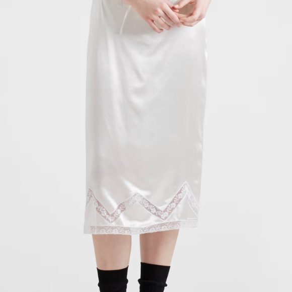 NEW WITH TAGS PRADA SILK EMBROIDERED SKIRT P109W S OOO 15ZC F0009 - Picture 2 of 8